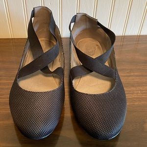 Aerosoles Stitch N Turn ballet flat, cool gunmetal carbon fiber look